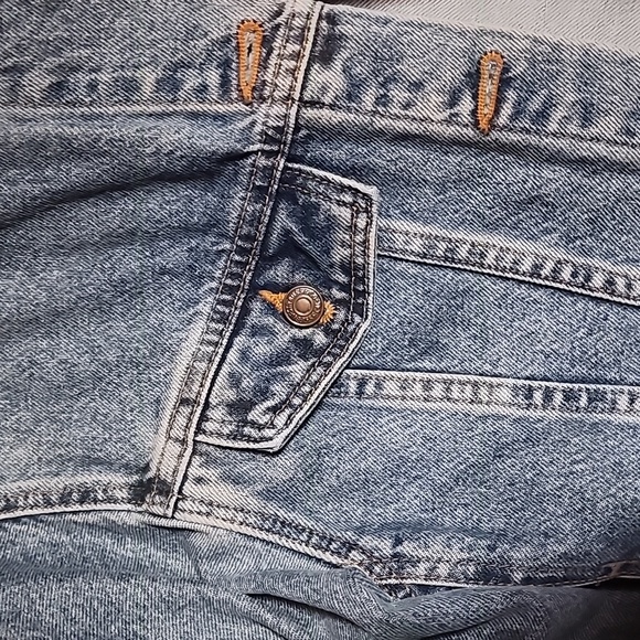 Vintage Jean Jacket - Picture 2 of 6